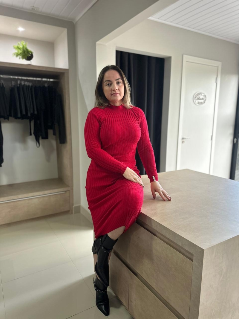 VESTIDO MIDI BIAMAR EM FIO CANELADO VERMELHO TAM ÚNICO